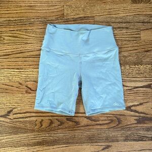 Alo biker short
Grey